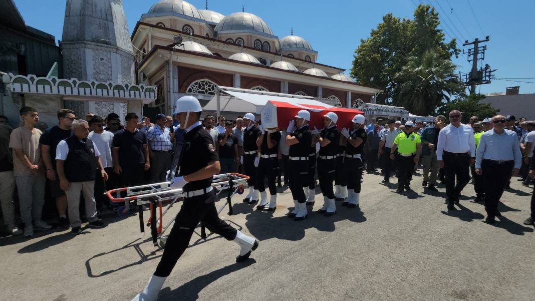 Feci kazada ölen polis Şükrü Kahyaoğlu ve ailesine son görev 6